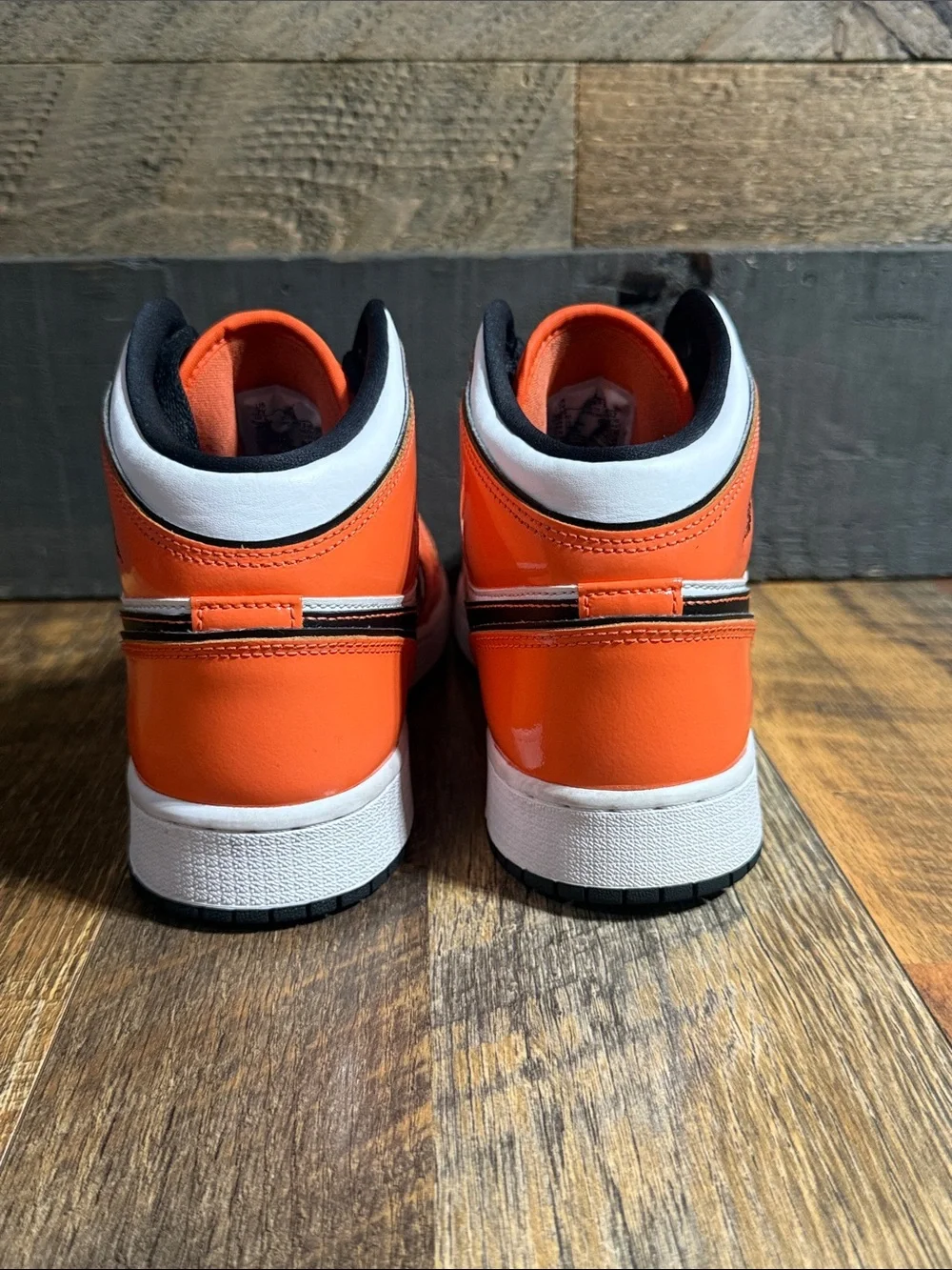 Air Jordan 1 Mid SE Turf Orange Patent BQ6931-802 7Y Women’s 8.5
